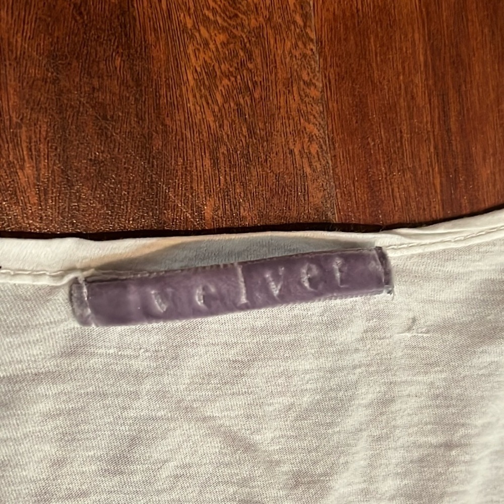 white and blue striped size medium lightweight t shirt - Picture 3 of 4
